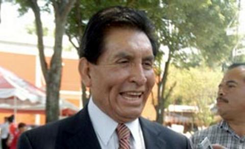 Incurre notario Leopoldo Zárate en tráfico de influencias y huye de accidente