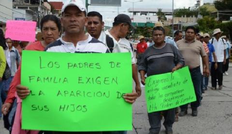 Caravana por normalistas de Ayotzinapa, en Tlaxcala