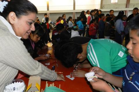 Fomentar valores a niños y padres de familia compromiso de Tomás Vásquez