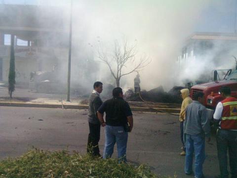 Se incendia tractocamión en los límites de Apetatitlán y Chiautempan imagen 2