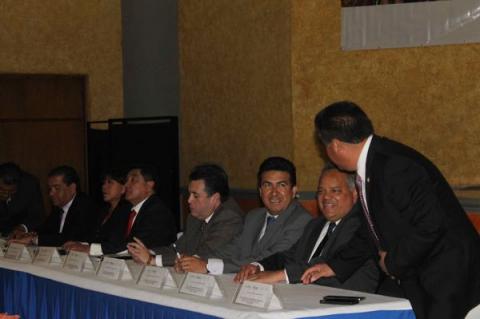 Asiste Adolfo Escobar Jardínez a exposición de BANOBRAS