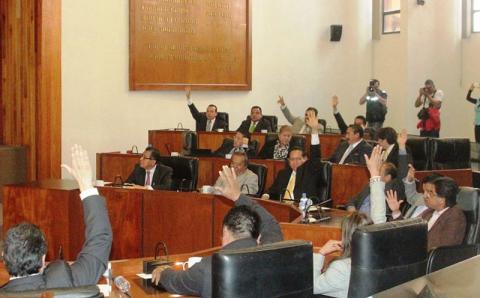 Se “engallan” diputados por comisiones