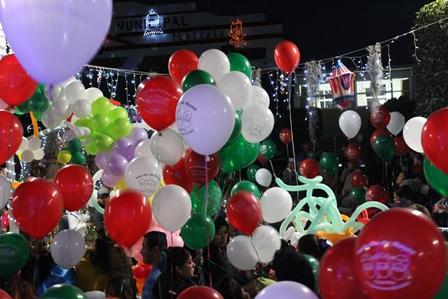 Llegaron los Reyes Magos a Españita llevando alegría a niños imagen 2