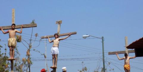 Judas muere ahorcado de verdad en plena procesión en Tancítaro, Michoacán