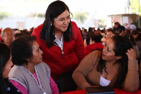 Anabel Alvarado buscará desde el Senado salario igual para mujeres y hombres