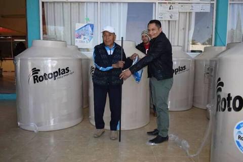 Con estos tinacos estamos coadyuvando a la economía familiar: Pérez Rojas imagen 3