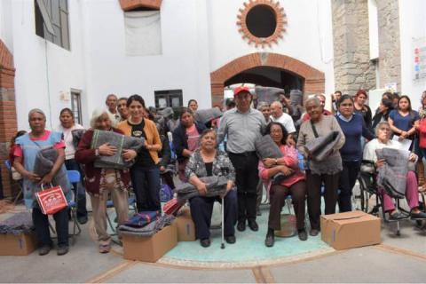 Ayuntamiento y CEPC entregan paquetes invernales a grupos vulnerables imagen 2