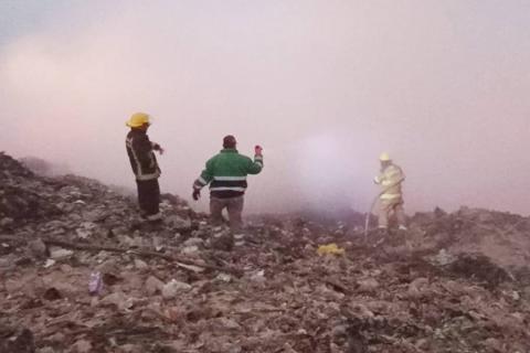 Atienden áreas del ayuntamiento de Huamantla incendio en el relleno sanitario de Benito Juárez imagen 3