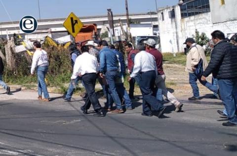 Acorralan y obligan a caminar a Rafael de la Peña por falta de apoyos al campo