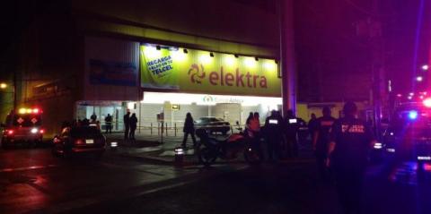Atracan Elektra de Chiautempan y roban 80 celulares