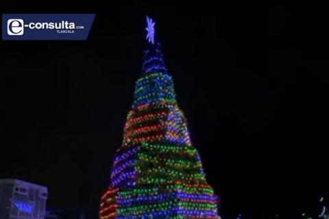 Ayuntamiento de Quilehtla realiza el encendido del Árbol Navideño