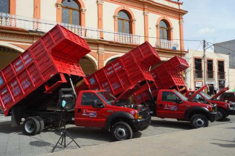 Alcalde de Calpulalpan mejora el servicio de recolección de basura con 3 unidades imagen 2