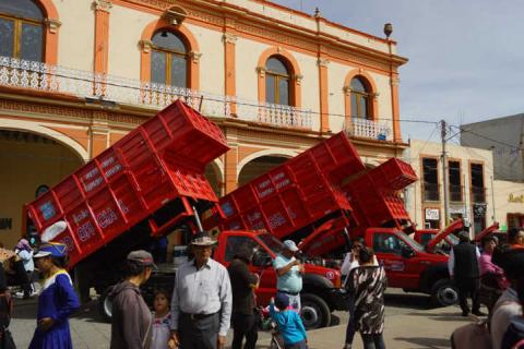 Alcalde de Calpulalpan mejora el servicio de recolección de basura con 3 unidades imagen 1