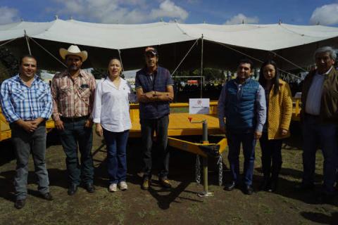 Alcalde de Calpulalpan entrega apoyos por casi 4 mdp en beneficio de campesinos imagen 4