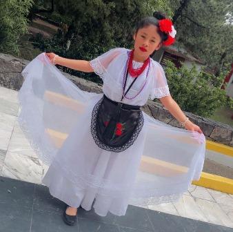 Celebran escuelas oficiales y particulares el Día del Padre