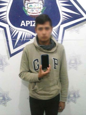 Detienen a joven por sustraer un celular de la “Armada de México” en Apizaco