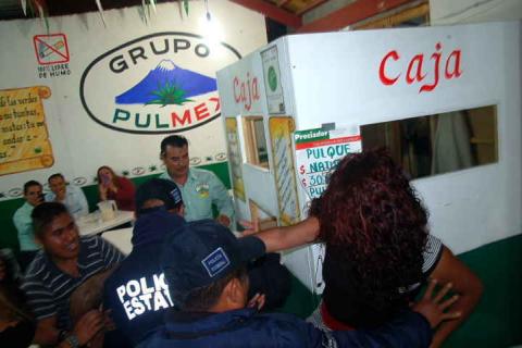 Escándalos de borrachos y borrachas en la Feria de Tlaxcala 2015 imagen 10
