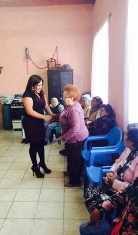 Katy Valenzuela apoya a los adultos mayores imagen 3