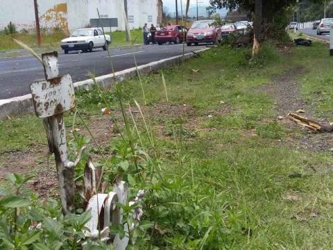 Aparatoso accidente en la carretera de la muerte imagen 2