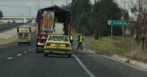 Miles de peregrinos cruzan por Tlaxcala rumbo a la Villa de Guadalupe imagen 14