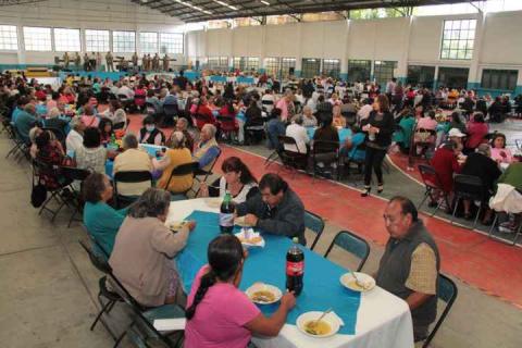 Reconoce Alcalde de Totolac labor de abuelitos en la formación de ciudadanos imagen 2