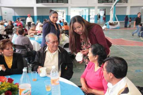 Reconoce Alcalde de Totolac labor de abuelitos en la formación de ciudadanos imagen 3