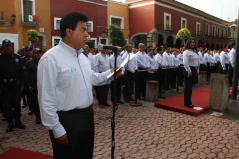 Asiste Ayuntamiento de Totolac a ceremonia de izamiento de bandera imagen 3