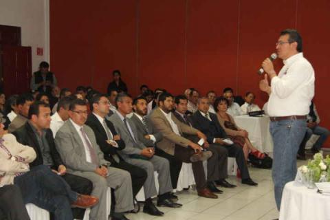 Mayor crecimiento ofrece Marco Mena a empresarios imagen 2