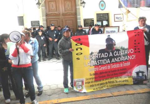 Se manifiestan trabajadores de Sandak en Calpulalpan imagen 1