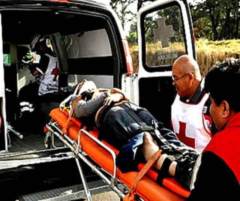 Fallece un hombre prensado al empujar un vehículo descompuesto