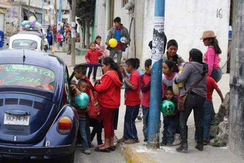 Ilusiona “El vochoton 2016” a niños de zonas marginadas imagen 1