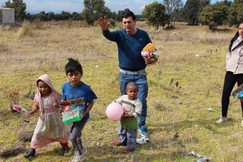 Ilusiona “El vochoton 2016” a niños de zonas marginadas imagen 2