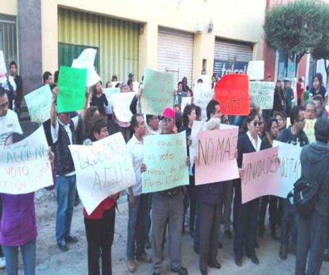 Se complica y polítiza desabasto de agua en Ocotlán
