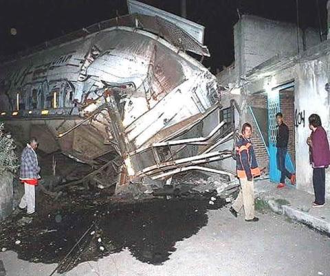 Se descarrila "La Bestia" en Apizaco, no hay muertos imagen 1
