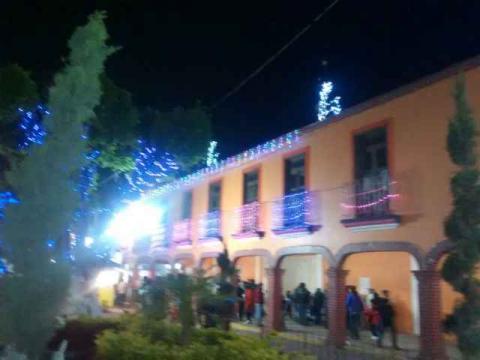 En Tetlatlahuca realizan encendido de luces navideñas imagen 3
