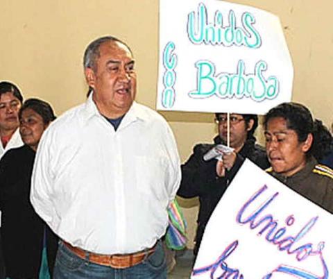 Renuncia Federico Barbosa a la contienda