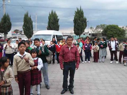 “Ayúdame a llegar” benefició a 50 alumnos de Teacalco imagen 3