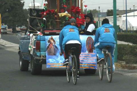 Miles de peregrinos cruzan por Tlaxcala rumbo a la Villa de Guadalupe imagen 3
