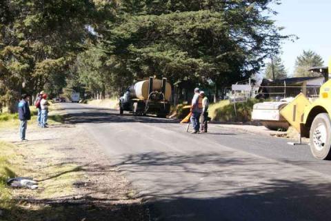 Reanudan rehabilitación de tramo carretero en Nanacamilpa imagen 1
