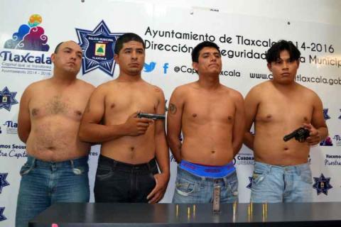 Detienen a cuatro hombres por posesión de armas imagen 3