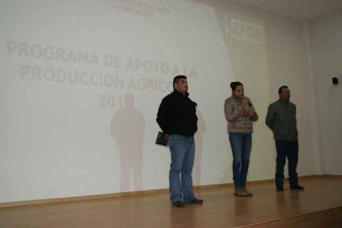 Lilia Caritina Olvera acerca apoyos de maguey a productores agrícolas imagen 4