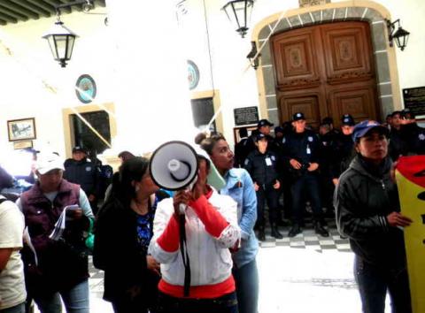 Se manifiestan trabajadores de Sandak en Calpulalpan imagen 10