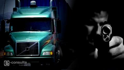 Se enfrentan policías y ladrones por robo de tráiler en Nanacamilpa