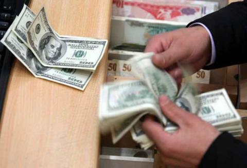 Fracasa medida para frenar el alza del dólar