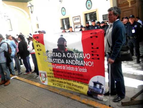 Se manifiestan trabajadores de Sandak en Calpulalpan imagen 7