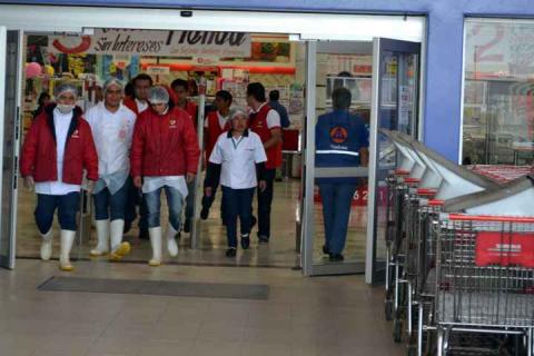 Evalúa Protección Civil capitalina planes de evacuación en Soriana Ocotlán imagen 1