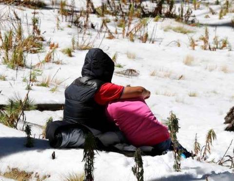 Llegan cientos de visitantes a la nieva de la Malintzi imagen 9