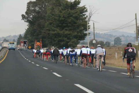 Miles de peregrinos cruzan por Tlaxcala rumbo a la Villa de Guadalupe imagen 15
