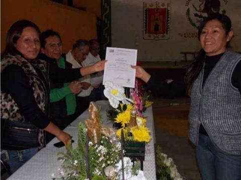 Alcalde clausura curso de floristería imagen 2