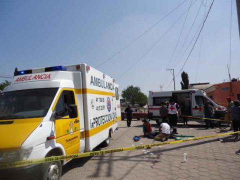 Embiste con su vehículo a pareja de motociclistas e intenta darse a la fuga imagen 2